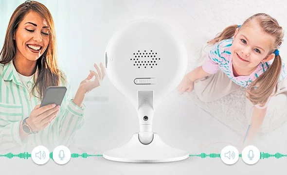 câmera com áudio para bebê instalada no quarto